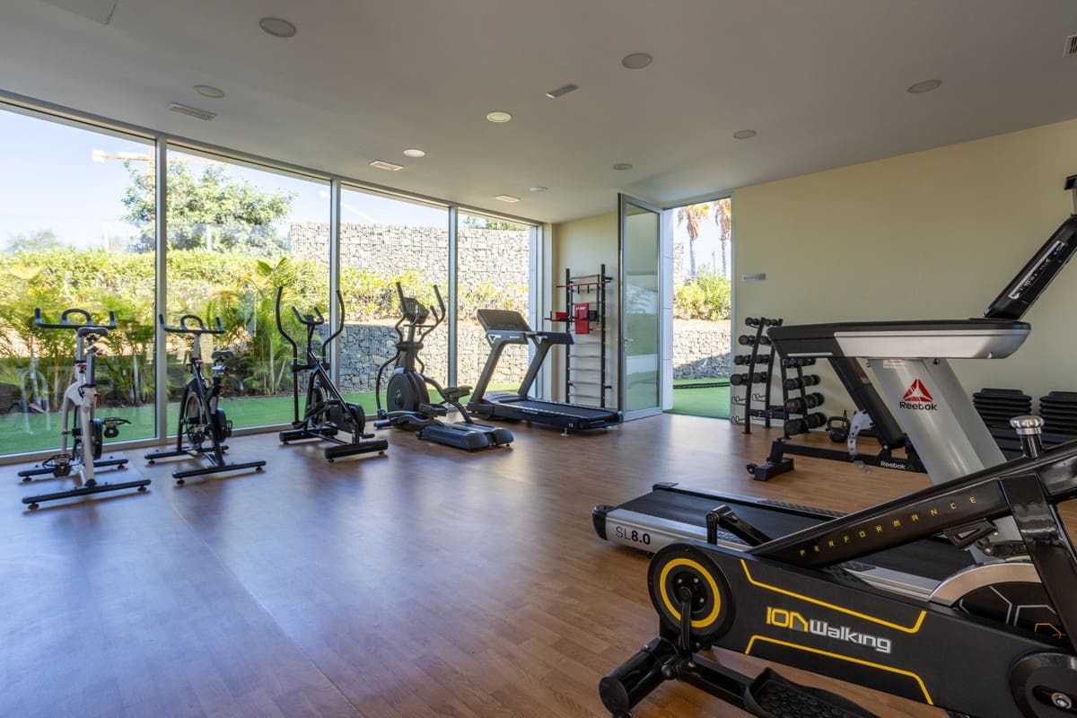 4 quarto Apartamento de Praia para venda em Estepona com piscina garagem - 1 350 000 € (Ref: 9204870)