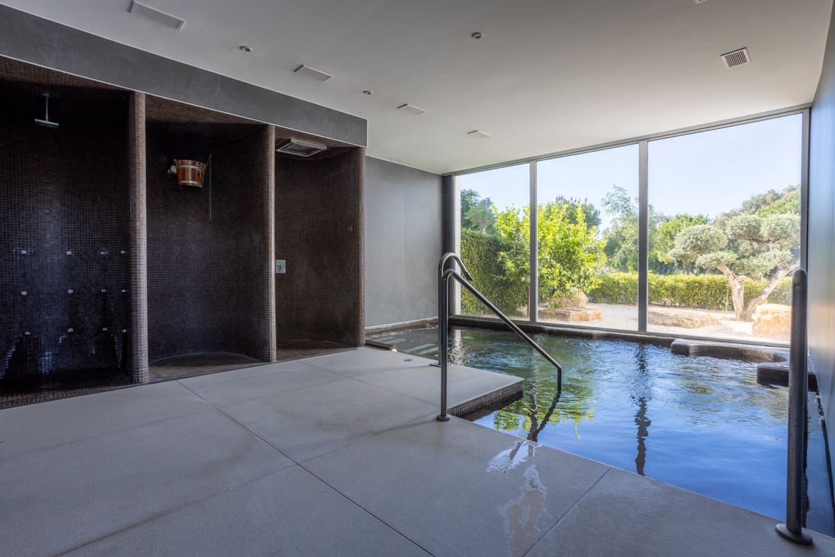 4 quarto Apartamento de Praia para venda em Estepona com piscina garagem - 1 350 000 € (Ref: 9204870)