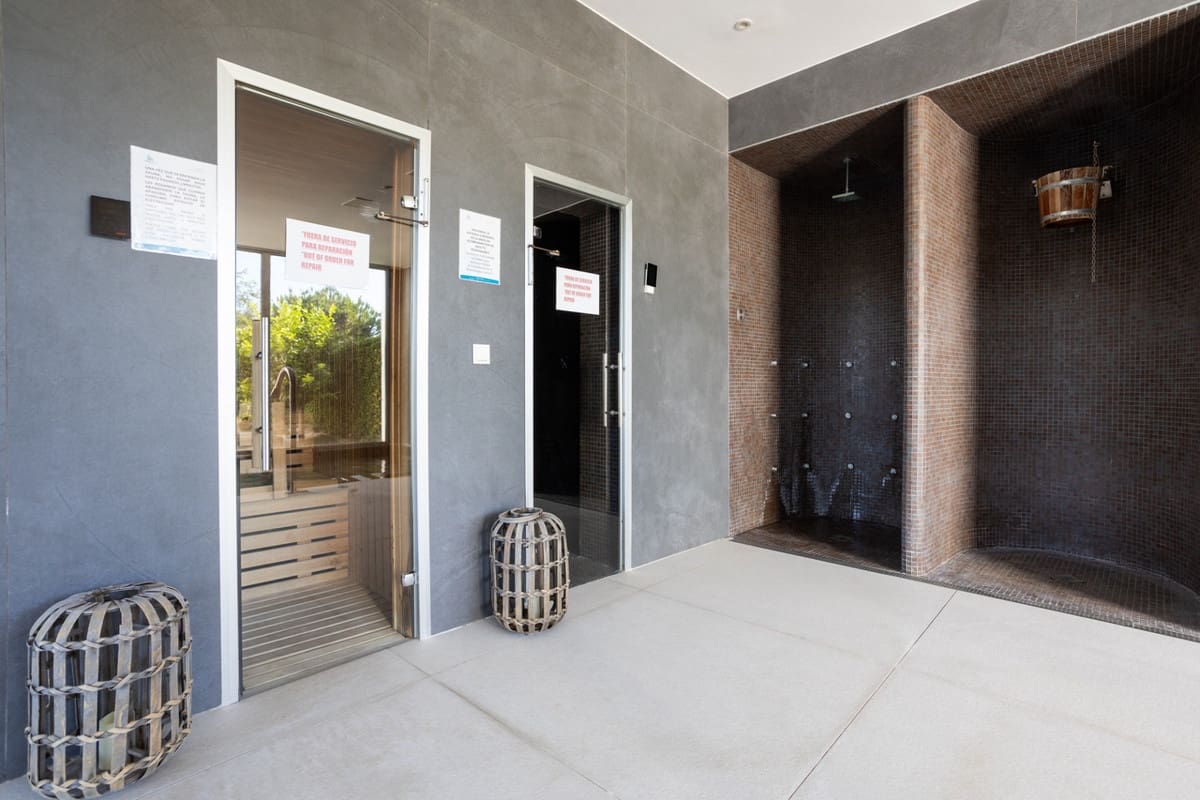 4 quarto Apartamento de Praia para venda em Estepona com piscina garagem - 1 350 000 € (Ref: 9204870)