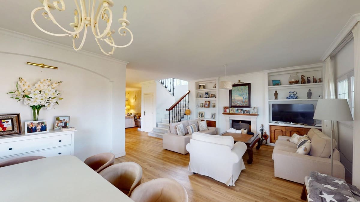 Chalet de 3 habitaciones en Estepona en venta con piscina garaje - 1.350.000 € (Ref: 9257541)