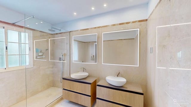 Chalet de 3 habitaciones en Estepona en venta con piscina garaje - 1.350.000 € (Ref: 9257541)