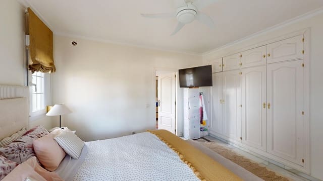 Chalet de 3 habitaciones en Estepona en venta con piscina garaje - 1.350.000 € (Ref: 9257541)