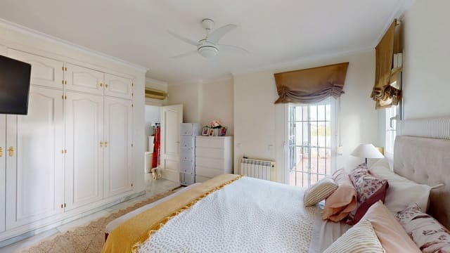 Chalet de 3 habitaciones en Estepona en venta con piscina garaje - 1.350.000 € (Ref: 9257541)