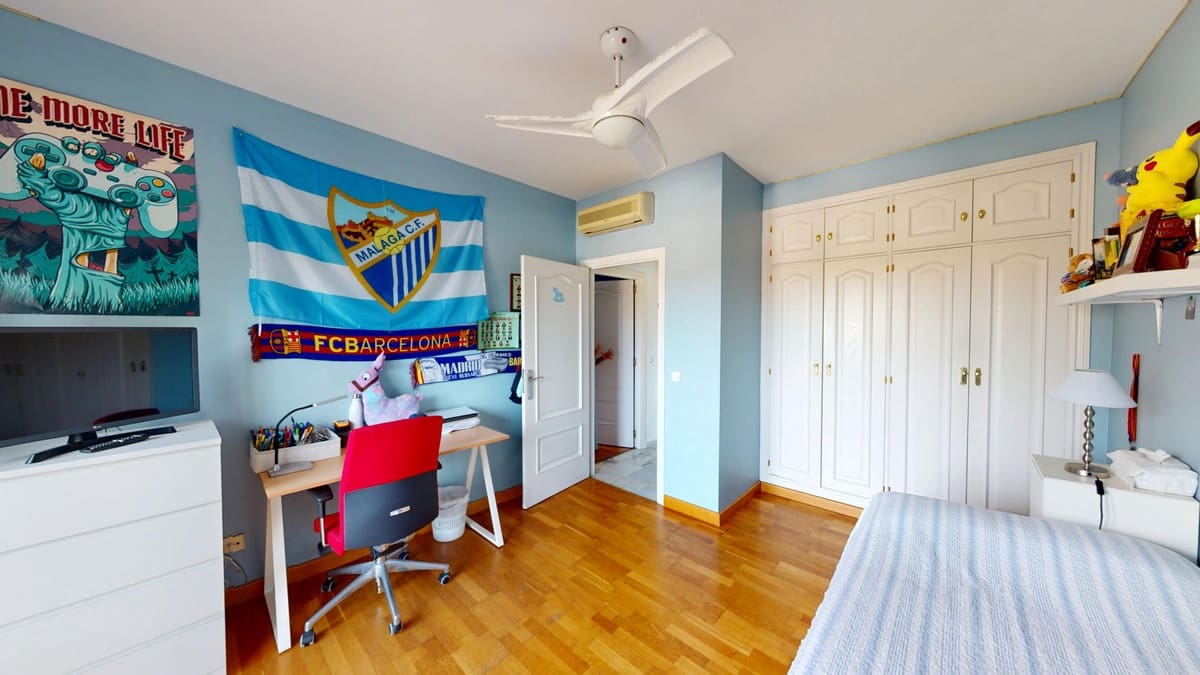 Chalet de 3 habitaciones en Estepona en venta con piscina garaje - 1.350.000 € (Ref: 9257541)