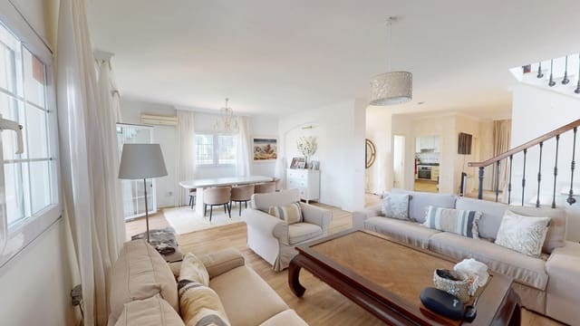 Chalet de 3 habitaciones en Estepona en venta con piscina garaje - 1.350.000 € (Ref: 9257541)