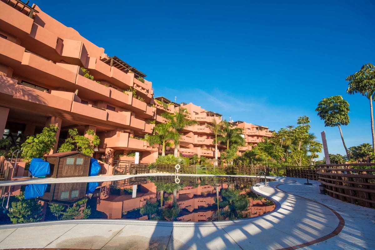 4 bedroom Beach Apartment for sale in New Golden Mile with pool garage - € 845,000 (Ref: 9271389)