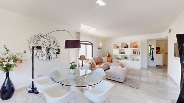 2 soveværelse Strandlejlighed til salg i Puerto Banus, Marbella med swimmingpool - € 1.050.000 (Ref: 9309107)