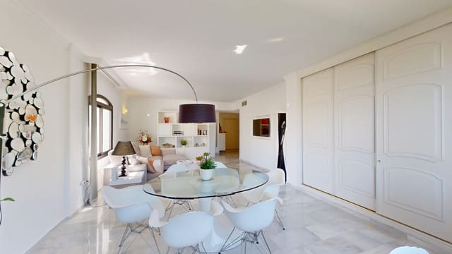 2 soveværelse Strandlejlighed til salg i Puerto Banus, Marbella med swimmingpool - € 1.050.000 (Ref: 9309107)