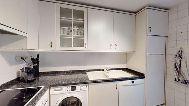 2 soveværelse Strandlejlighed til salg i Puerto Banus, Marbella med swimmingpool - € 1.050.000 (Ref: 9309107)