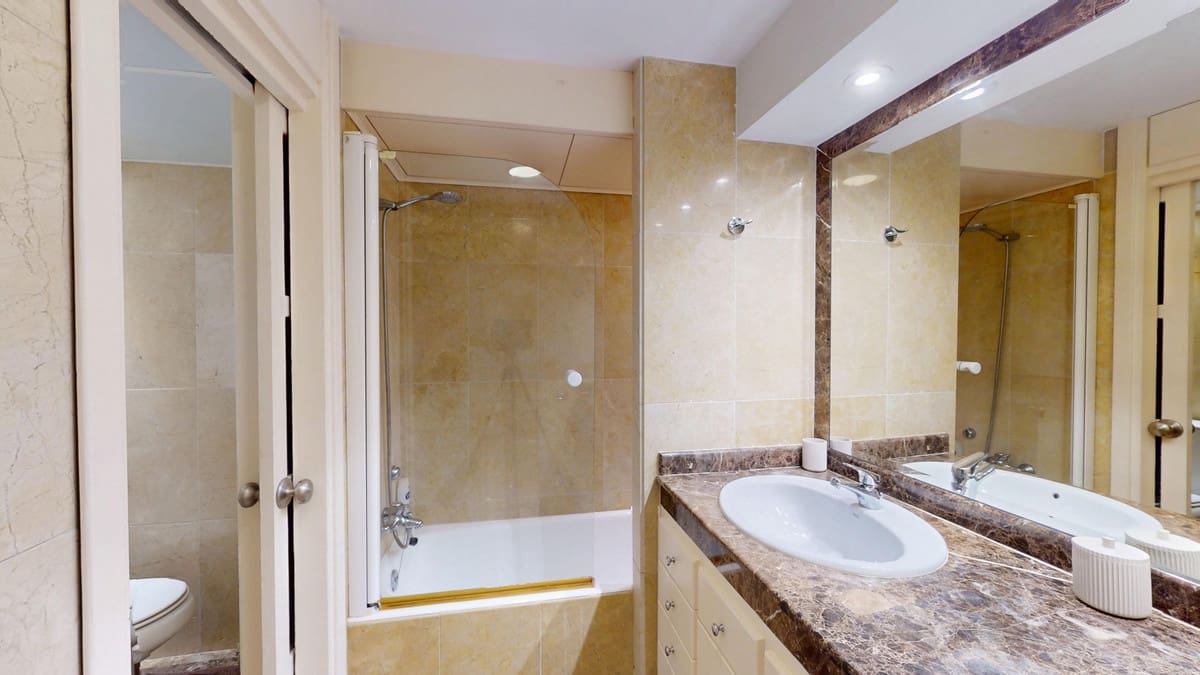 2 soveværelse Strandlejlighed til salg i Puerto Banus med swimmingpool - € 1.050.000 (Ref: 9309107)