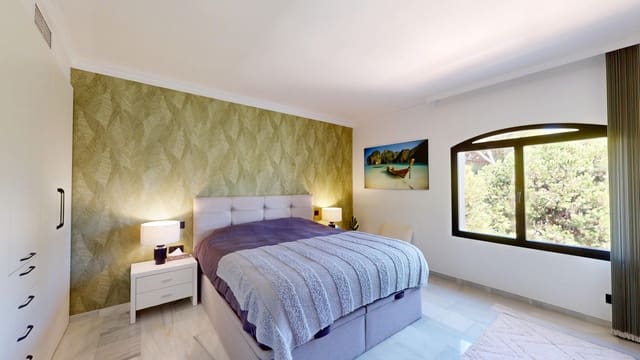 2 soveværelse Strandlejlighed til salg i Puerto Banus, Marbella med swimmingpool - € 1.050.000 (Ref: 9309107)