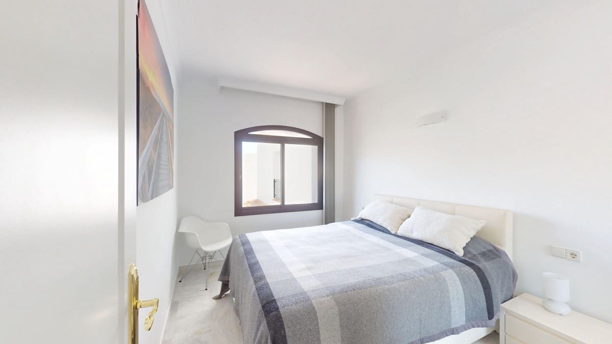 2 soveværelse Strandlejlighed til salg i Puerto Banus med swimmingpool - € 1.050.000 (Ref: 9309107)