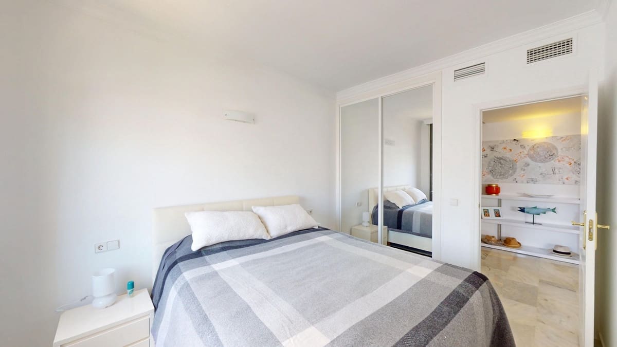 2 soveværelse Strandlejlighed til salg i Puerto Banus med swimmingpool - € 1.050.000 (Ref: 9309107)