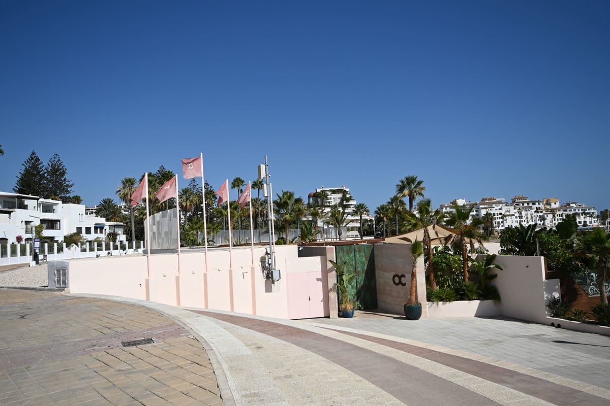 2 soveværelse Strandlejlighed til salg i Puerto Banus med swimmingpool - € 1.050.000 (Ref: 9309107)