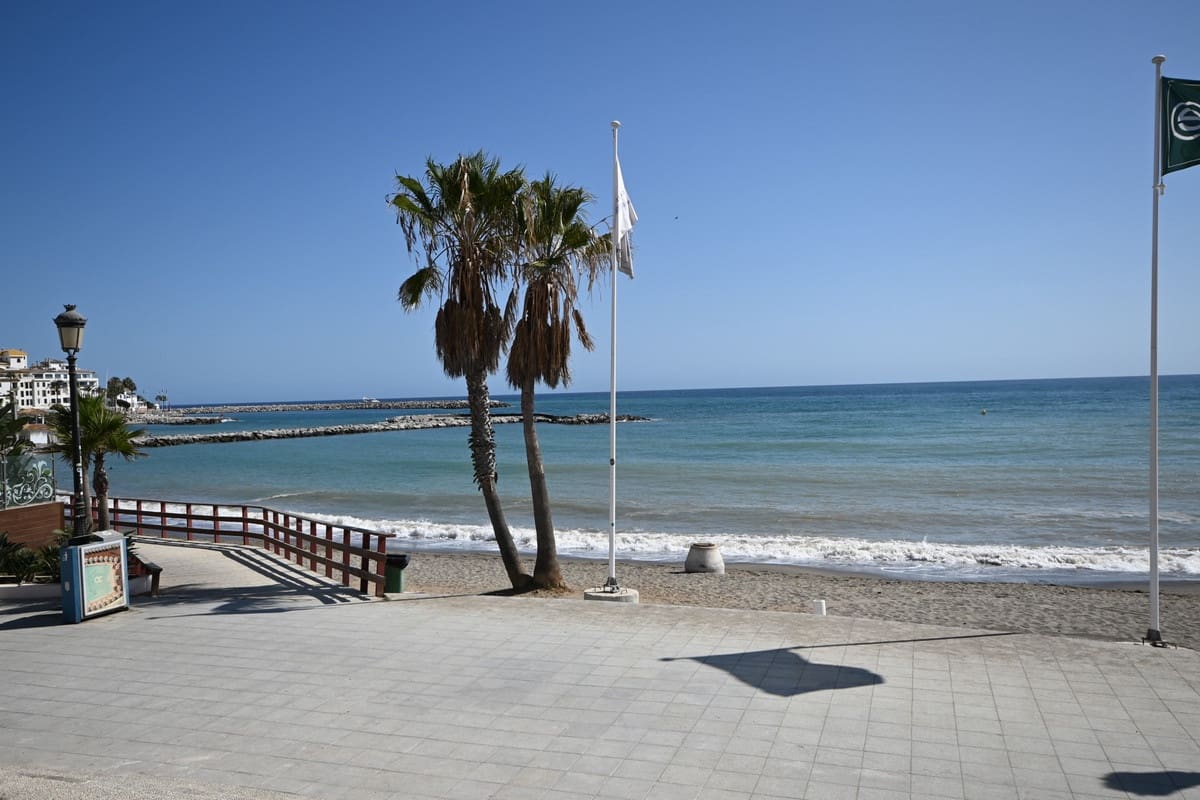 2 soveværelse Strandlejlighed til salg i Puerto Banus med swimmingpool - € 1.050.000 (Ref: 9309107)