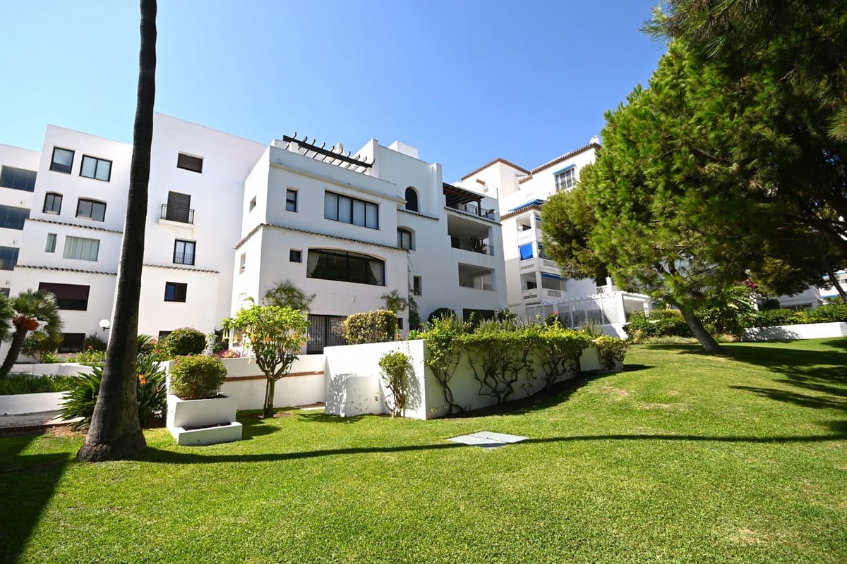 2 soveværelse Strandlejlighed til salg i Puerto Banus med swimmingpool - € 1.050.000 (Ref: 9309107)