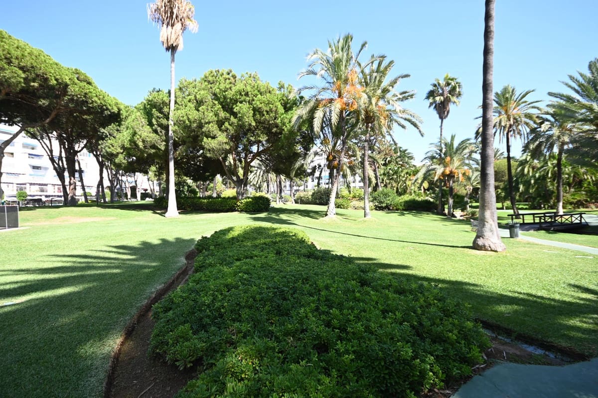 2 soveværelse Strandlejlighed til salg i Puerto Banus med swimmingpool - € 1.050.000 (Ref: 9309107)