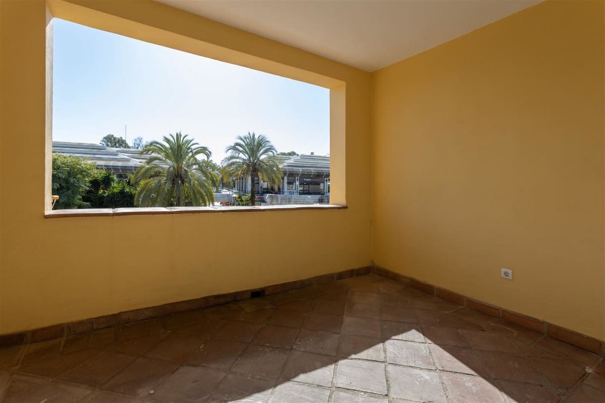 2 soverom Leilighet til salgs i Guadalmina med svømmebasseng garasje - € 420 000 (Ref: 9318173)