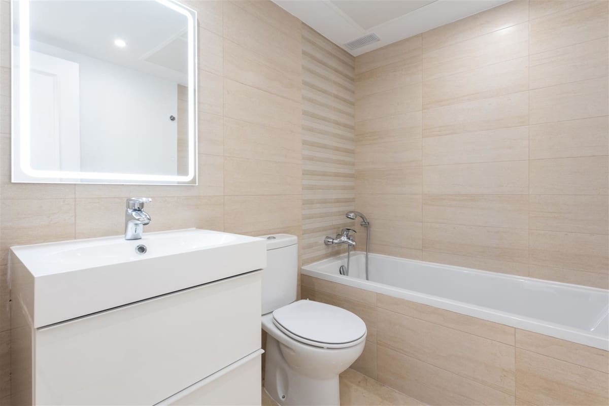 2 soverom Leilighet til salgs i Guadalmina med svømmebasseng garasje - € 420 000 (Ref: 9318173)