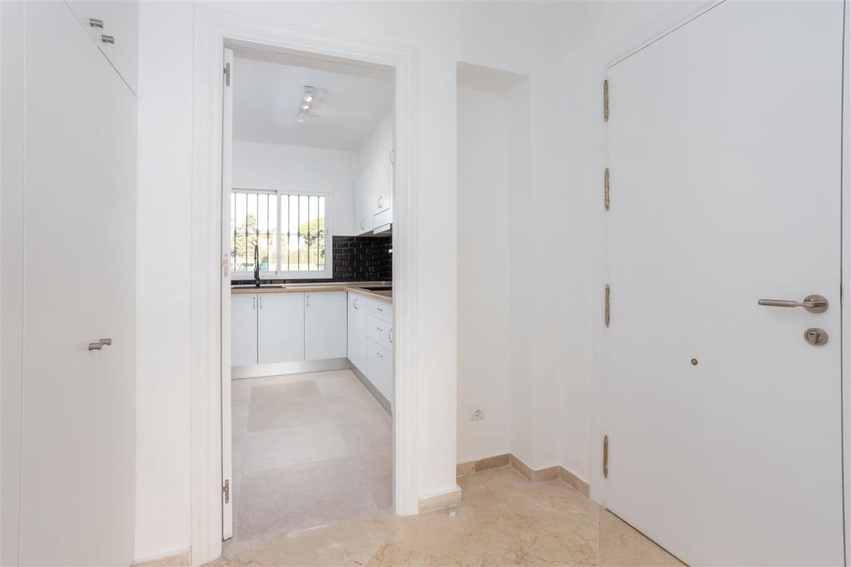 2 soverom Leilighet til salgs i Guadalmina med svømmebasseng garasje - € 420 000 (Ref: 9318173)