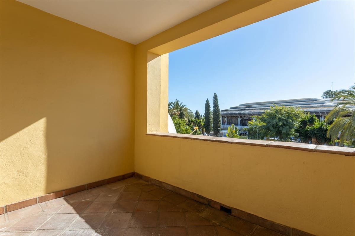 2 soverom Leilighet til salgs i Guadalmina med svømmebasseng garasje - € 420 000 (Ref: 9318173)