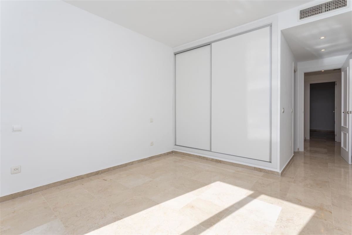 2 soverom Leilighet til salgs i Guadalmina med svømmebasseng garasje - € 420 000 (Ref: 9318173)