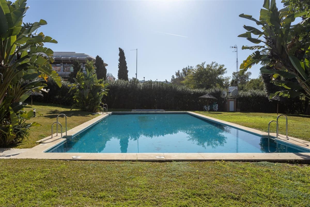 2 soverom Leilighet til salgs i Guadalmina med svømmebasseng garasje - € 420 000 (Ref: 9318173)