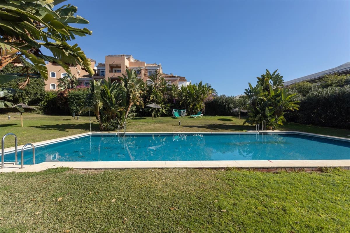 2 soverom Leilighet til salgs i Guadalmina med svømmebasseng garasje - € 420 000 (Ref: 9318173)