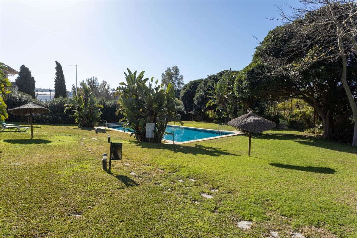 2 soverom Leilighet til salgs i Guadalmina med svømmebasseng garasje - € 420 000 (Ref: 9318173)