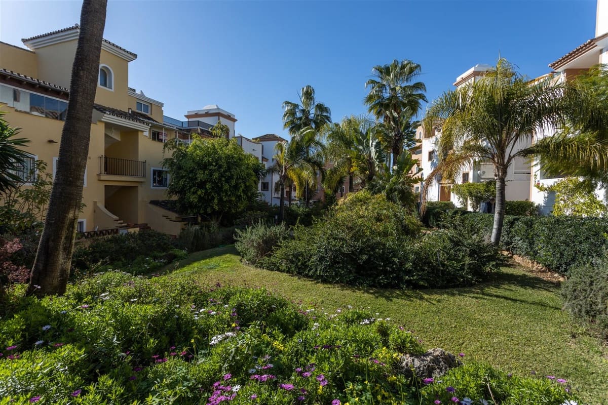 2 soverom Leilighet til salgs i Guadalmina med svømmebasseng garasje - € 420 000 (Ref: 9318173)