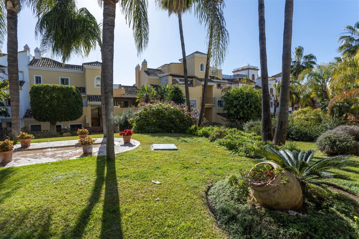 2 soverom Leilighet til salgs i Guadalmina med svømmebasseng garasje - € 420 000 (Ref: 9318173)