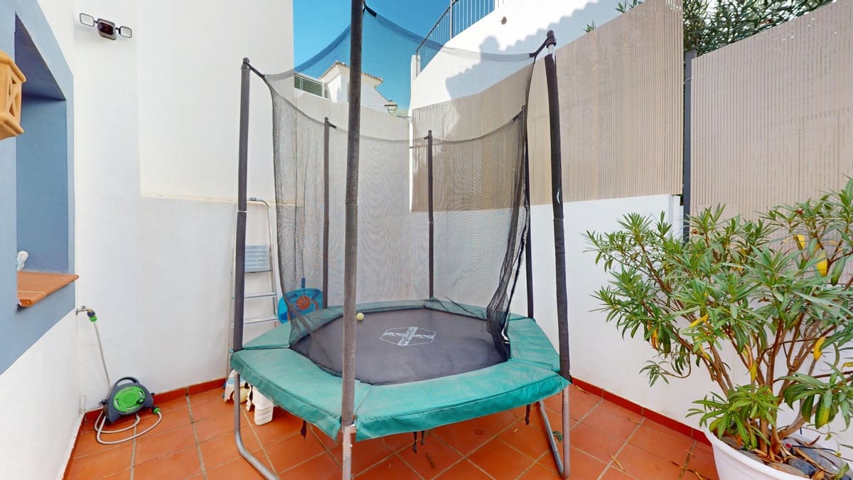 3 bedroom Apartment for sale in Benahavis with pool - € 575,000 (Ref: 9338478)