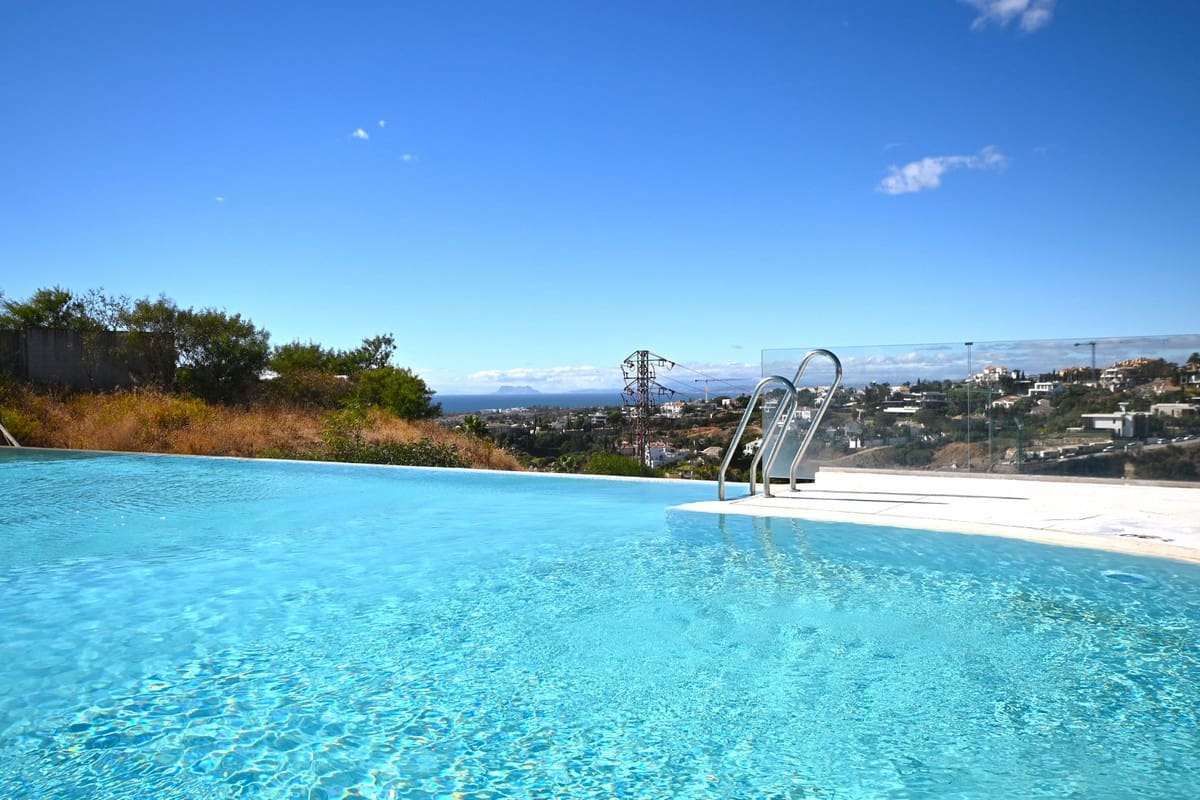 3 bedroom Apartment for sale in Benahavis with pool - € 575,000 (Ref: 9338478)