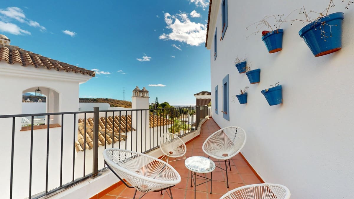 3 bedroom Apartment for sale in Benahavis with pool - € 575,000 (Ref: 9338478)