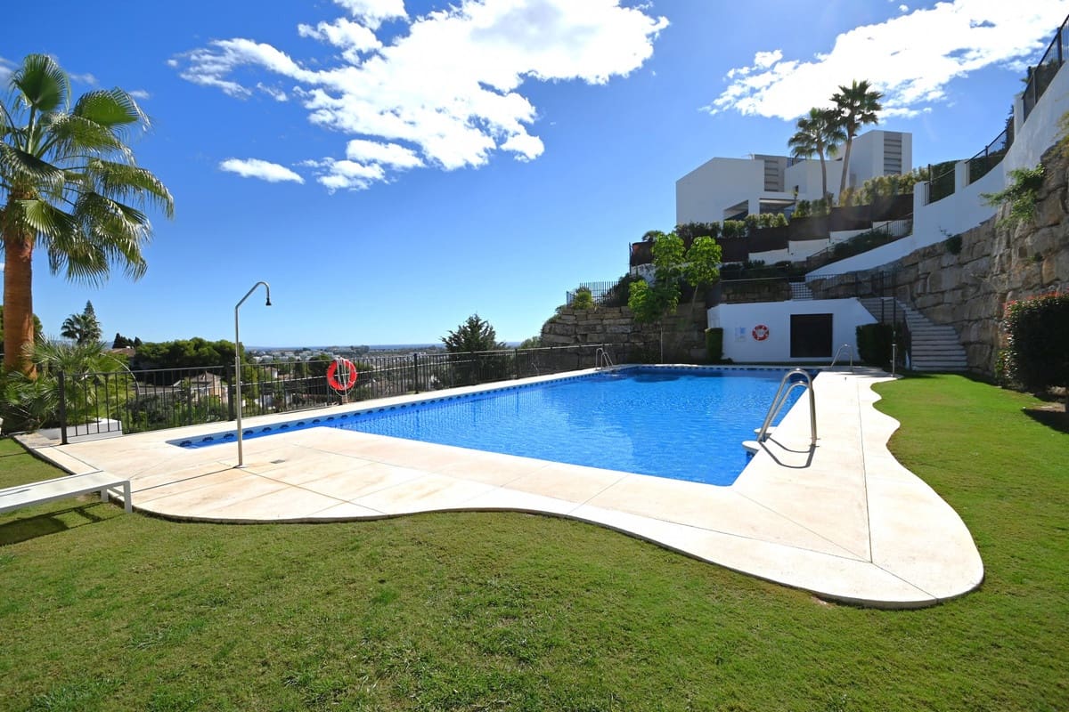 3 bedroom Apartment for sale in Benahavis with pool - € 575,000 (Ref: 9338478)