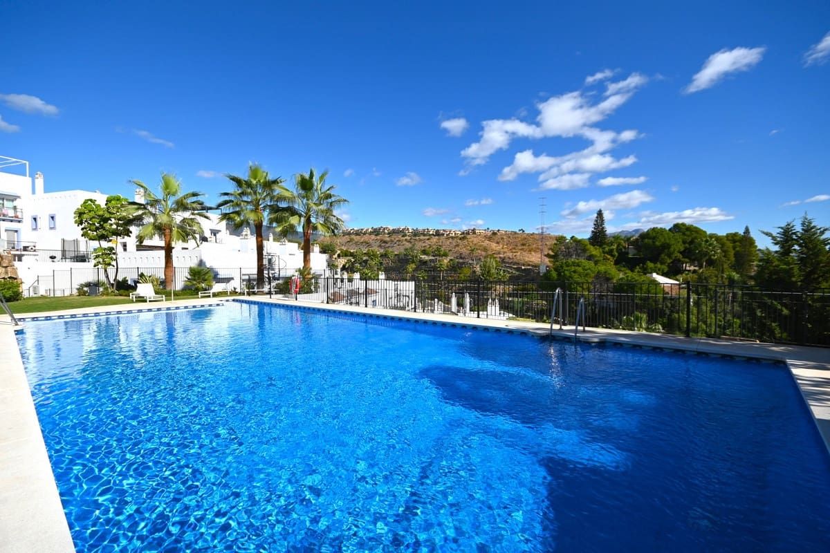 3 bedroom Apartment for sale in Benahavis with pool - € 575,000 (Ref: 9338478)