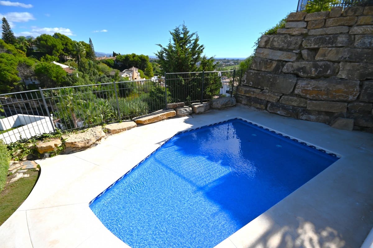 3 bedroom Apartment for sale in Benahavis with pool - € 575,000 (Ref: 9338478)