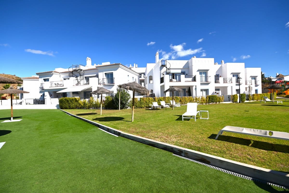 3 bedroom Apartment for sale in Benahavis with pool - € 575,000 (Ref: 9338478)