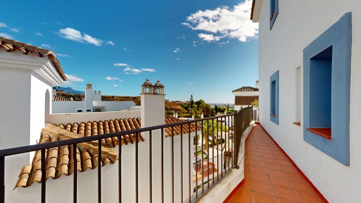 3 bedroom Apartment for sale in Benahavis with pool - € 575,000 (Ref: 9338478)