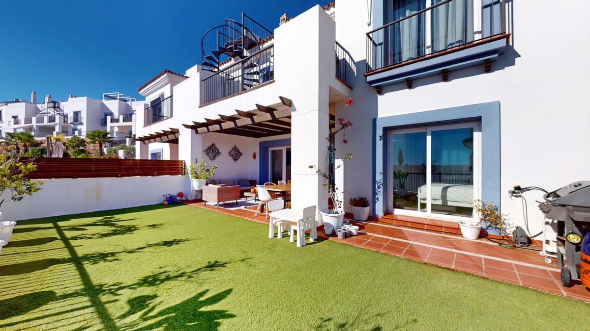 3 bedroom Apartment for sale in Benahavis with pool - € 575,000 (Ref: 9338478)