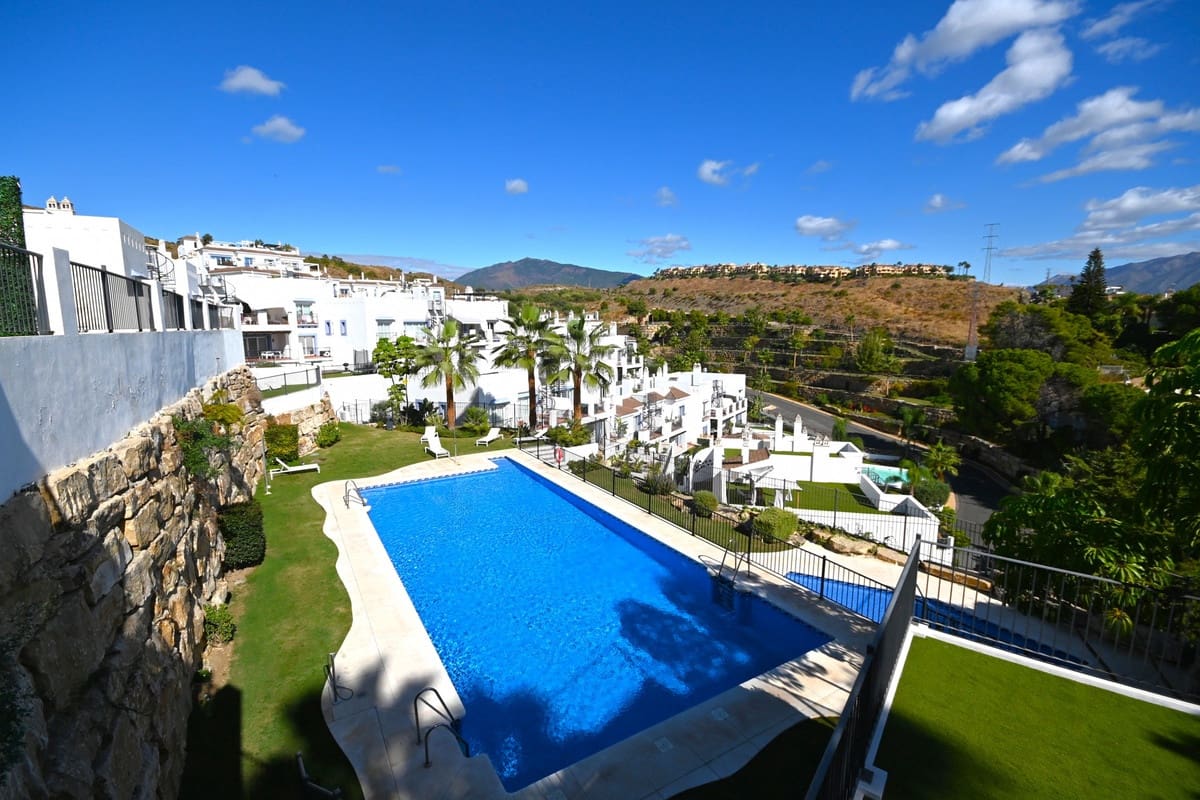 3 bedroom Apartment for sale in Benahavis with pool - € 575,000 (Ref: 9338478)