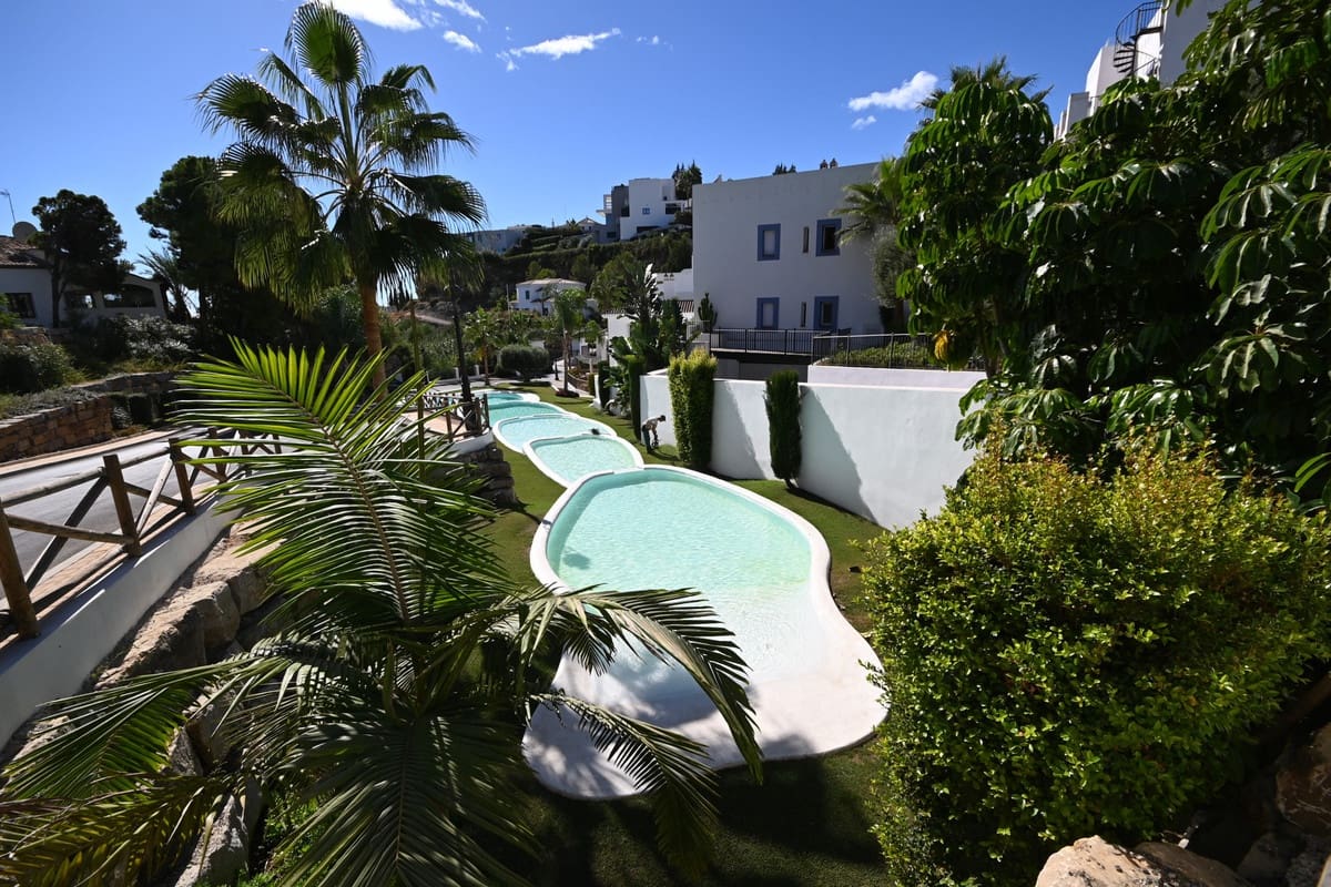 3 bedroom Apartment for sale in Benahavis with pool - € 575,000 (Ref: 9338478)
