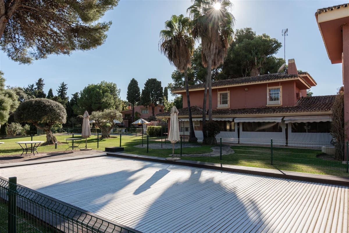 Chalet de 5 habitaciones en Guadalmina en venta con piscina garaje - 4.500.000 € (Ref: 9452300)