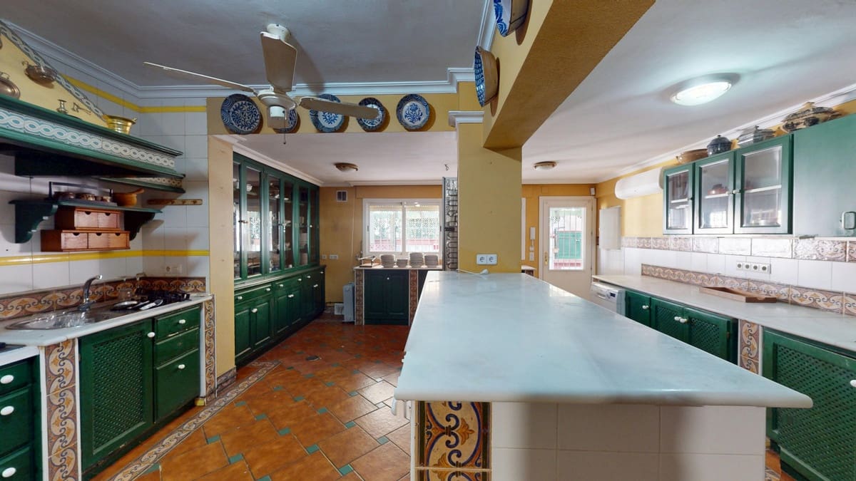 5 bedroom Villa for sale in Guadalmina with pool garage - € 4,500,000 (Ref: 9452300)