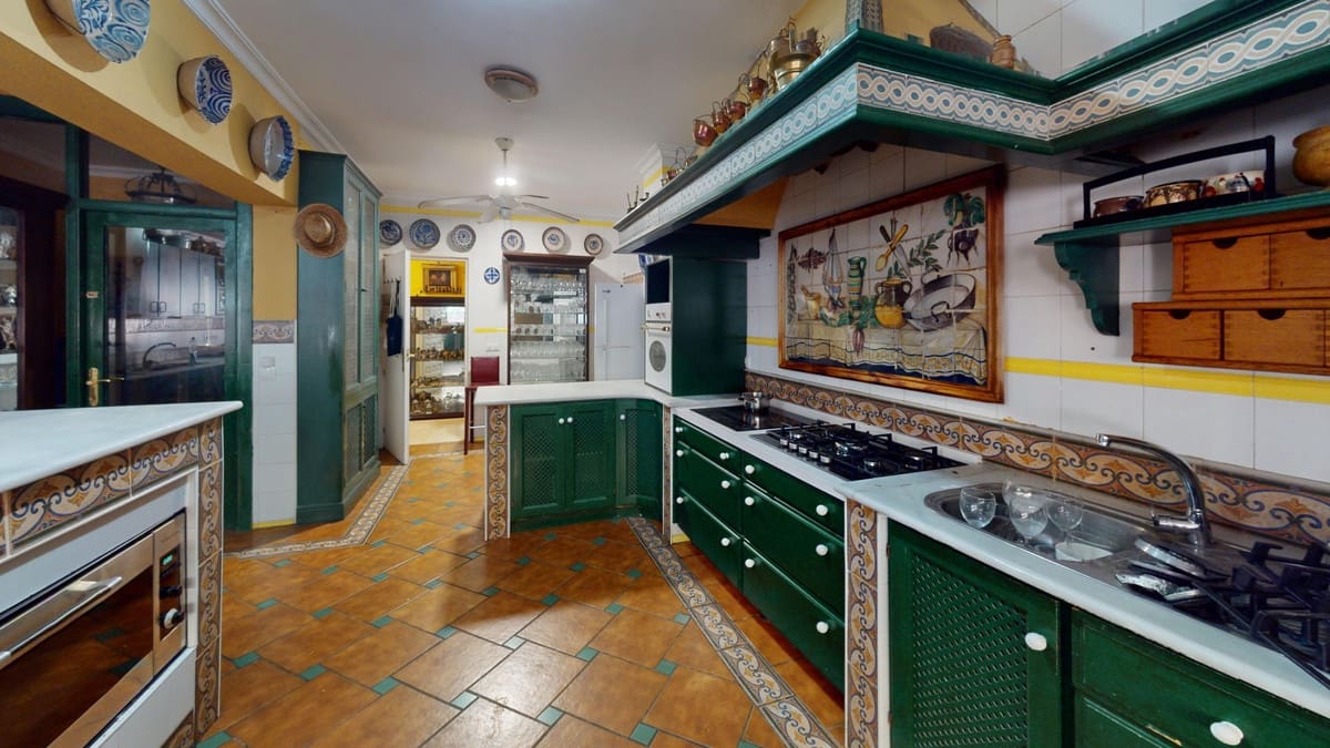 5 bedroom Villa for sale in Guadalmina with pool garage - € 4,500,000 (Ref: 9452300)