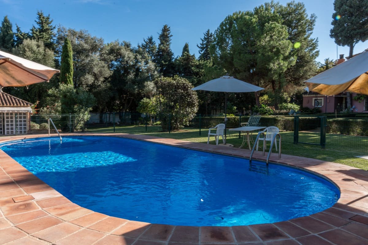 Chalet de 5 habitaciones en Guadalmina en venta con piscina garaje - 5.850.000 € (Ref: 9452301)