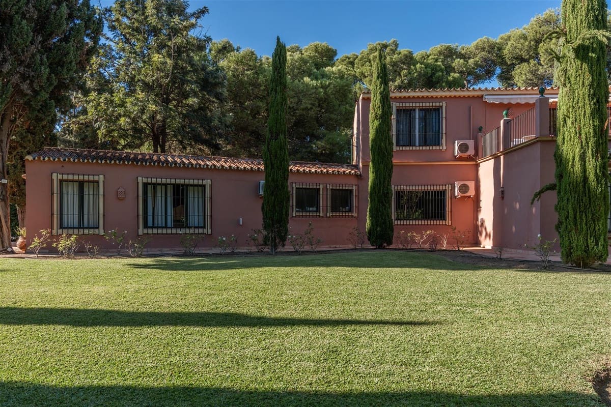 Chalet de 5 habitaciones en Guadalmina en venta con piscina garaje - 5.850.000 € (Ref: 9452301)
