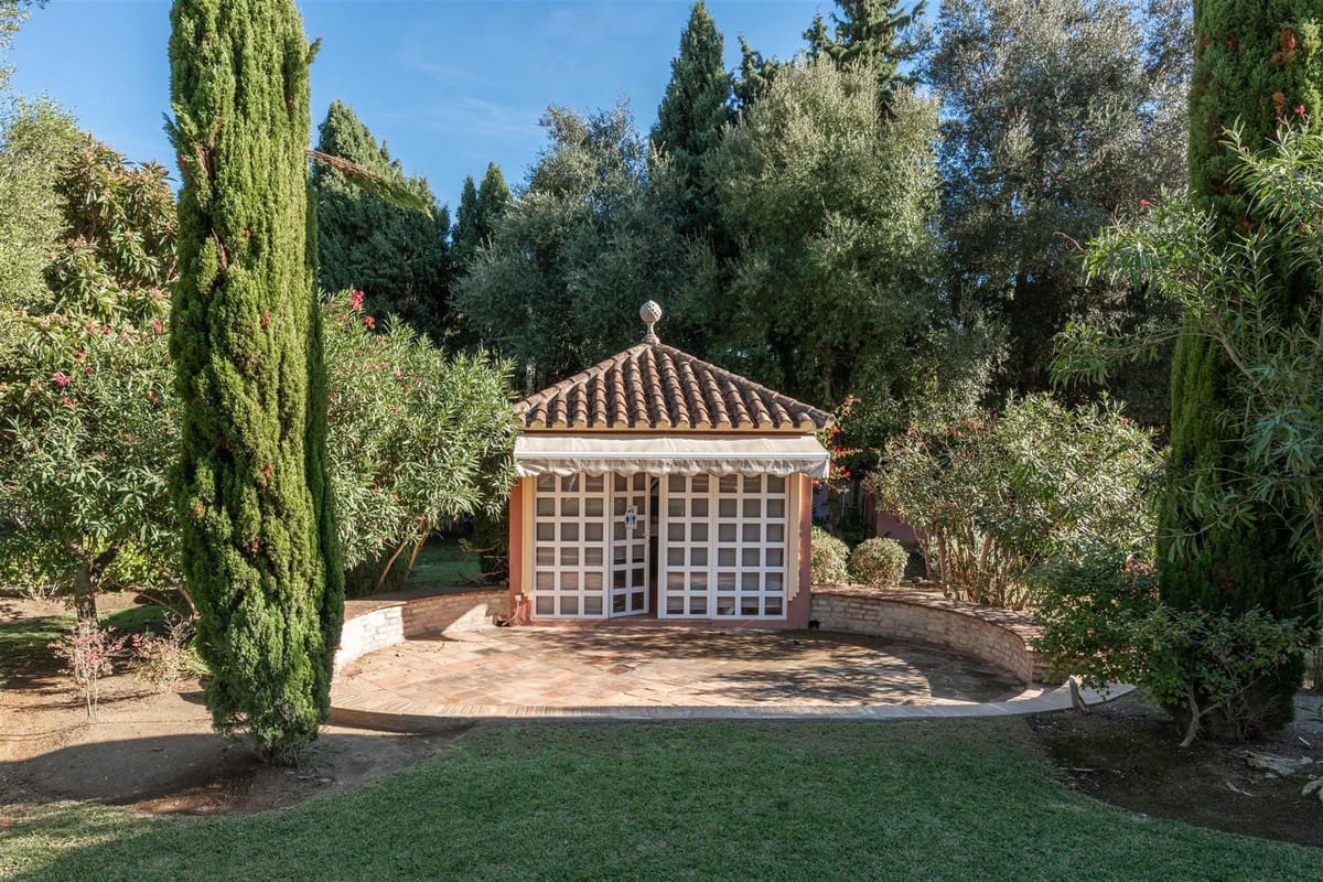 Chalet de 5 habitaciones en Guadalmina en venta con piscina garaje - 5.850.000 € (Ref: 9452301)