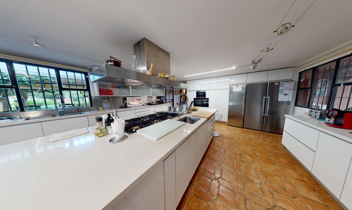 5 bedroom Villa for sale in Guadalmina with pool garage - € 5,850,000 (Ref: 9452301)