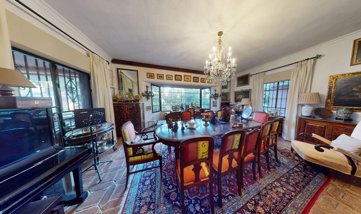 5 bedroom Villa for sale in Guadalmina with pool garage - € 5,850,000 (Ref: 9452301)